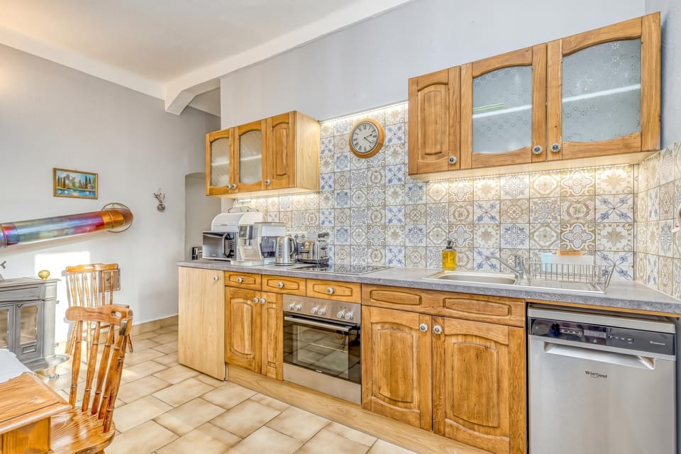 Family House, 2 Bedrooms, Fireplace (Treasure Of The Past) | Private kitchen | Fridge, microwave, stovetop, dishwasher