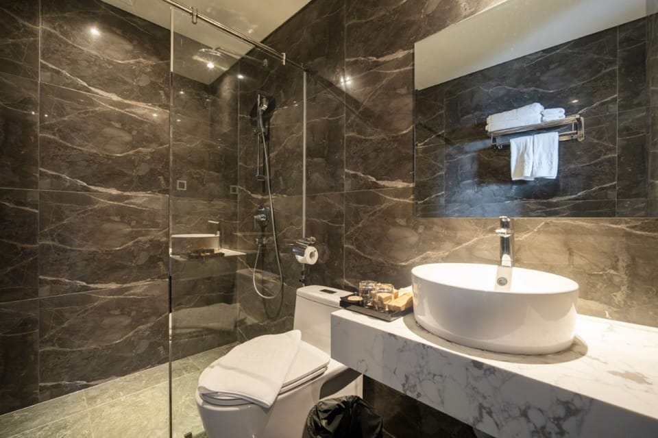 Family Suite, Ocean View | Bathroom | Shower, hair dryer, bathrobes, slippers