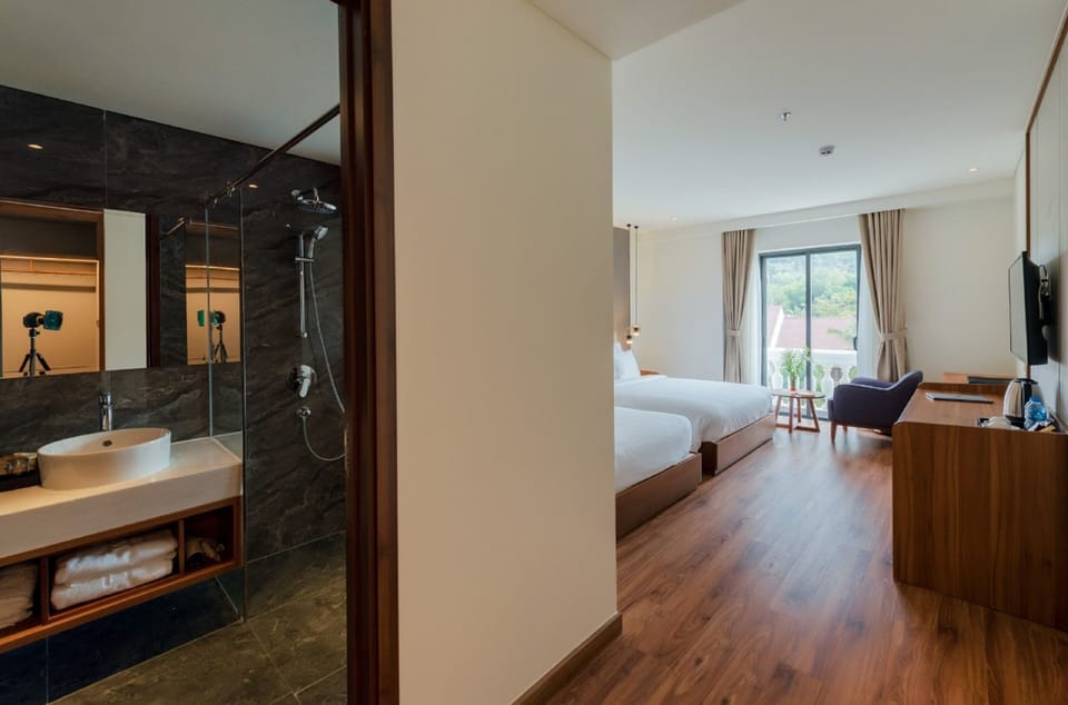 Deluxe Double Room, Garden View | Premium bedding, minibar, individually decorated, individually furnished