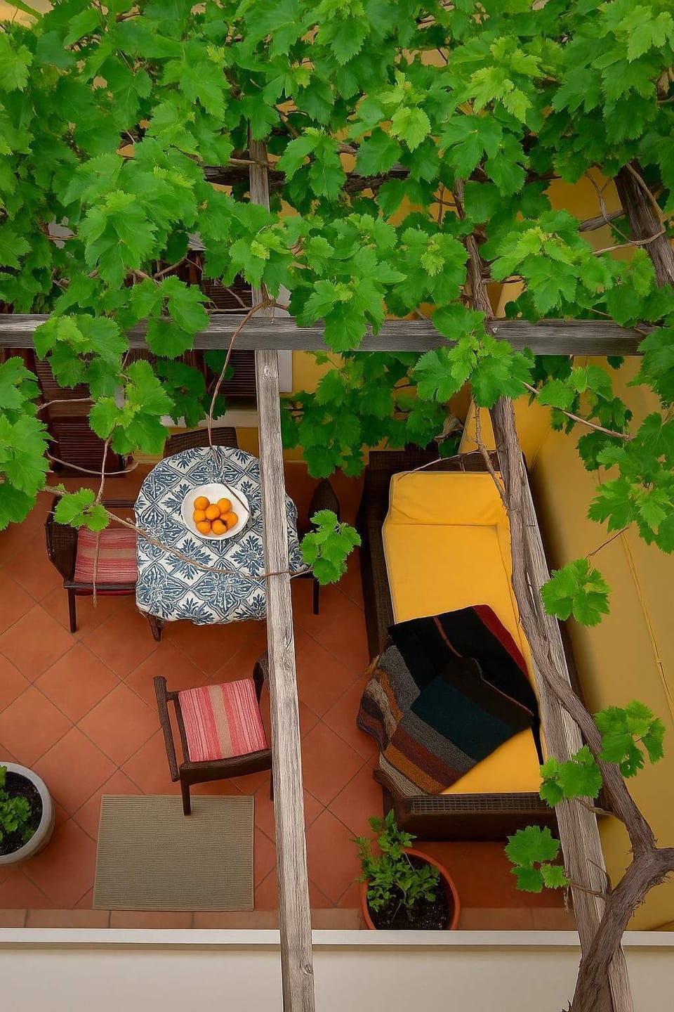 View from above – Overhead garden and patio view with greenery.

