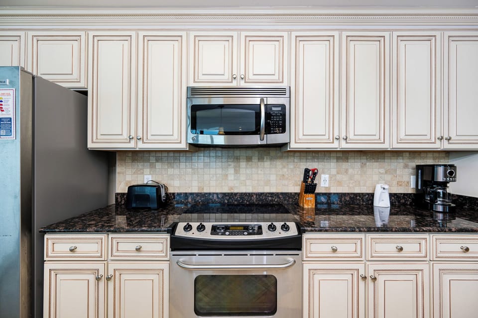 Create delightful snacks or meals using the stylish appliances, while enjoying quality time with loved ones