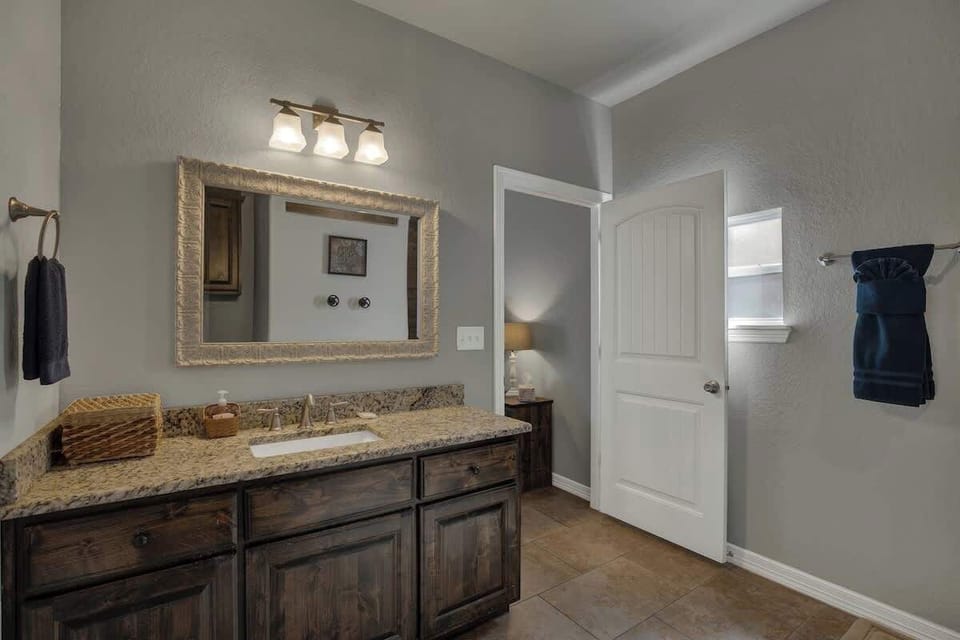 Master bathroom.