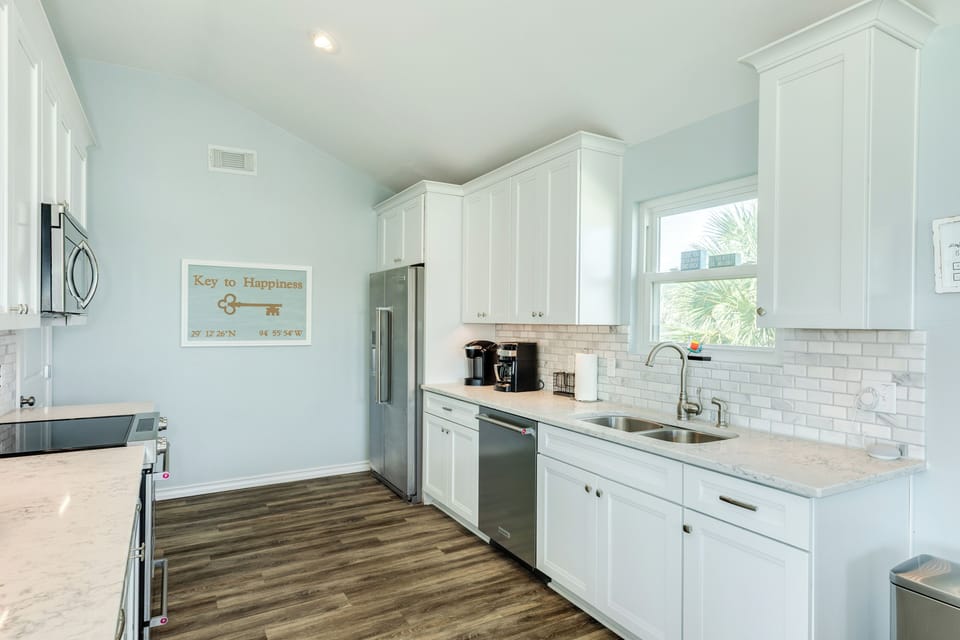 The kitchen has everything you need for homecooked meals