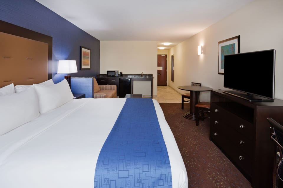 Suite, 1 King Bed, Accessible (Communication, Accessible Tub) | Desk, laptop workspace, blackout drapes, iron/ironing board