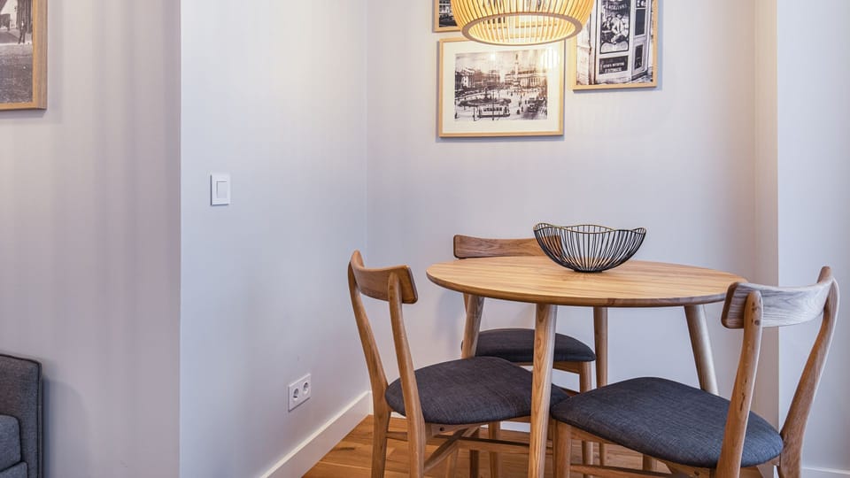 Have a great start on your day, and enjoy a delicious breakfast in this lovely dining area #airbnb #airbnblisbon #portugal #pt #lisbon