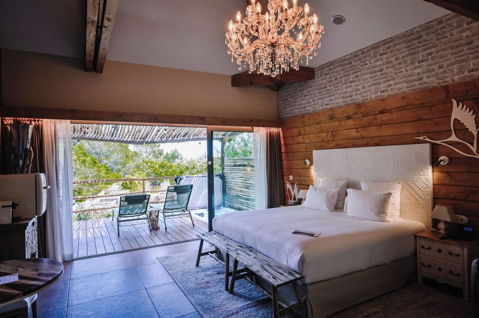 Prestige Pesquiers Room | Free minibar, in-room safe, soundproofing, iron/ironing board