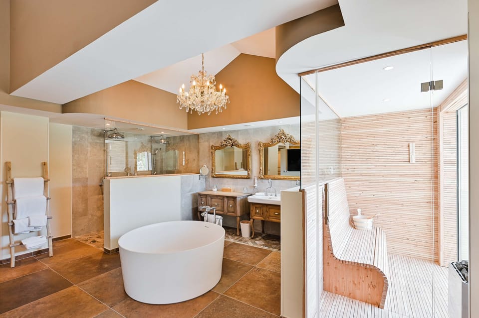 Junior Suite, 1 King Bed (Plage) | Bathroom | Free toiletries, hair dryer, bathrobes, slippers