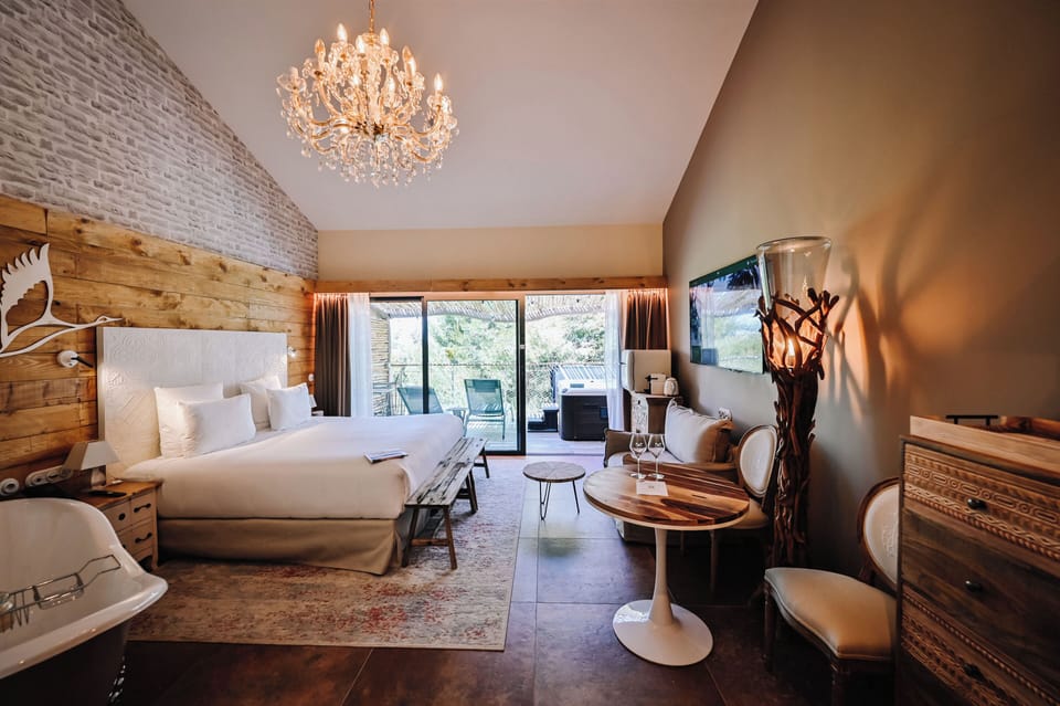 Pesquiers Room | Free minibar, in-room safe, soundproofing, iron/ironing board
