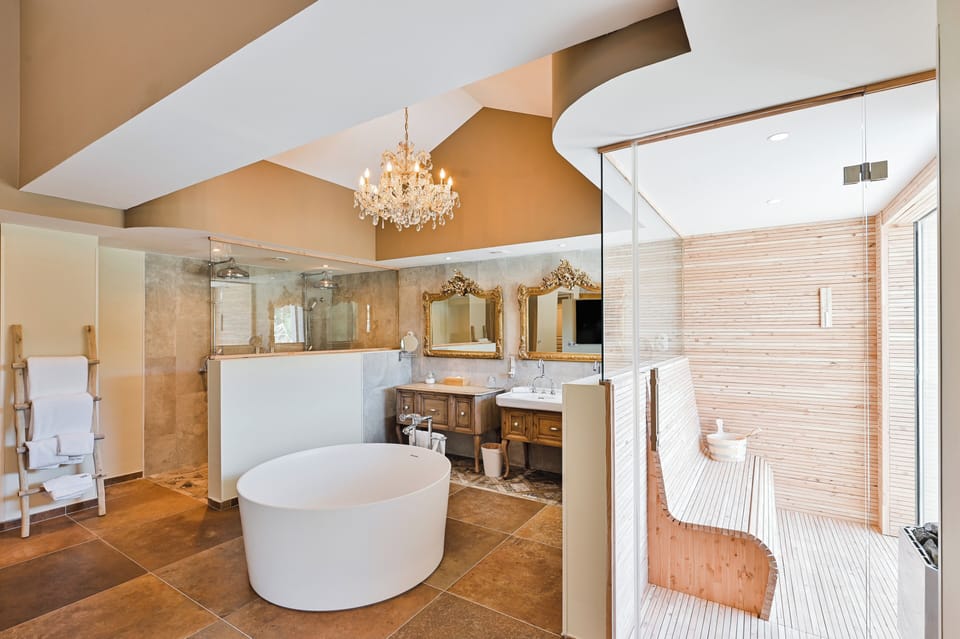 Beach Junior Suite | Free minibar, in-room safe, soundproofing, iron/ironing board