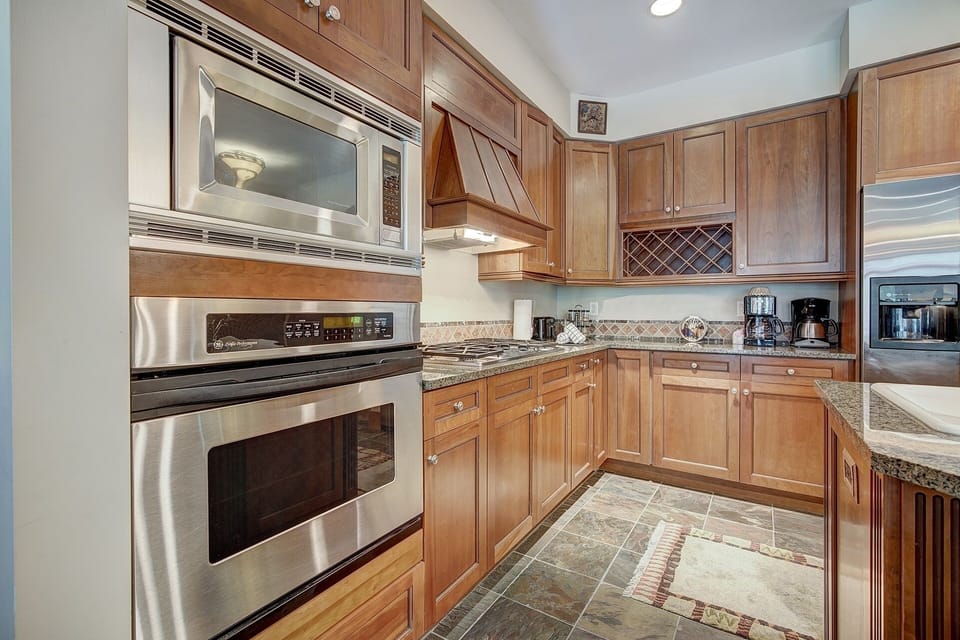 Room, Indoors, Oven, Kitchen, Microwave