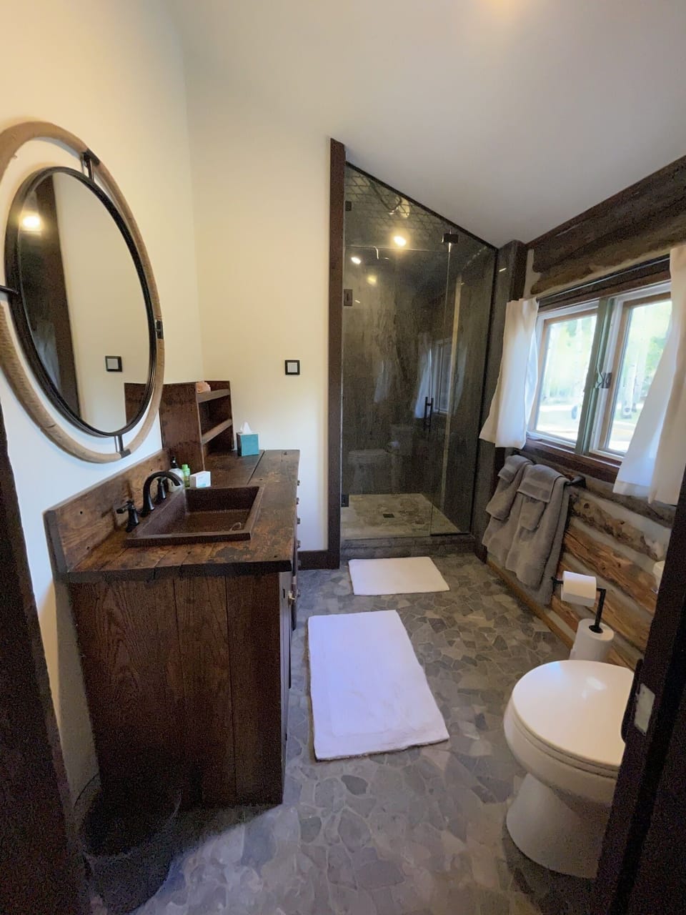 Main Cabin Bathroom 1