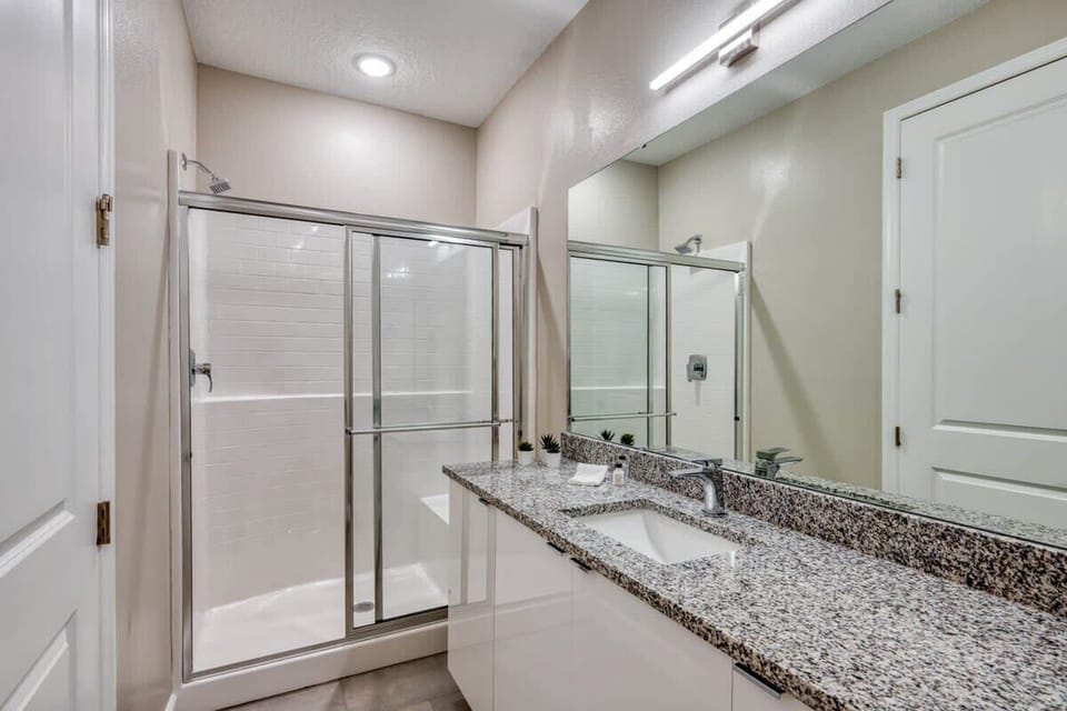 King bed Bathroom