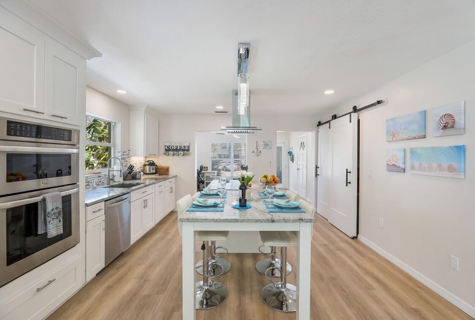 Very well stocked kitchen