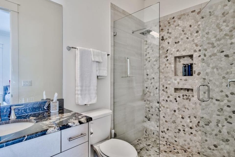 Guest Bathroom #1 Upstairs 