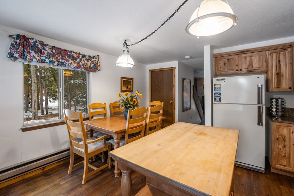 Townhome | Private kitchen | Full-size fridge, microwave, oven, stovetop