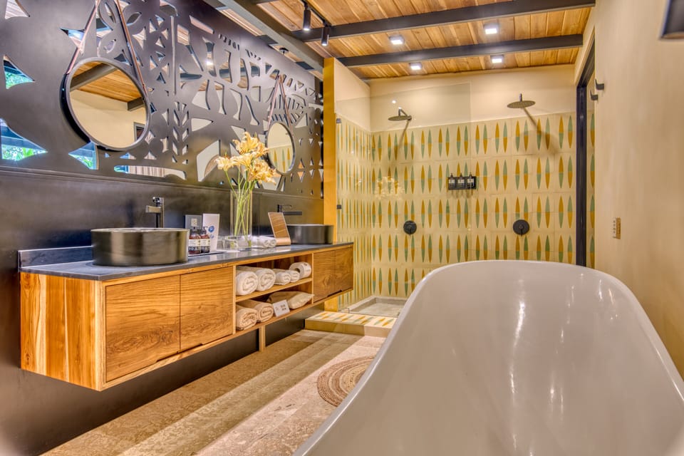 Deluxe Double Room, 1 King Bed, Ocean View | Bathroom | Shower, designer toiletries, hair dryer, towels