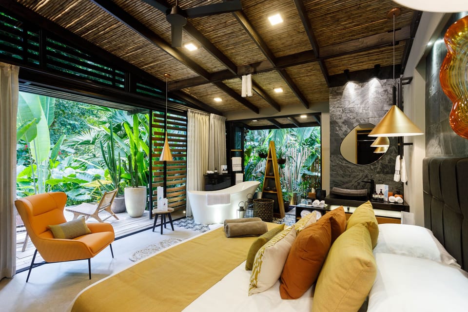 Deluxe Double Room, 1 King Bed, Garden View | Minibar, in-room safe, free WiFi, bed sheets
