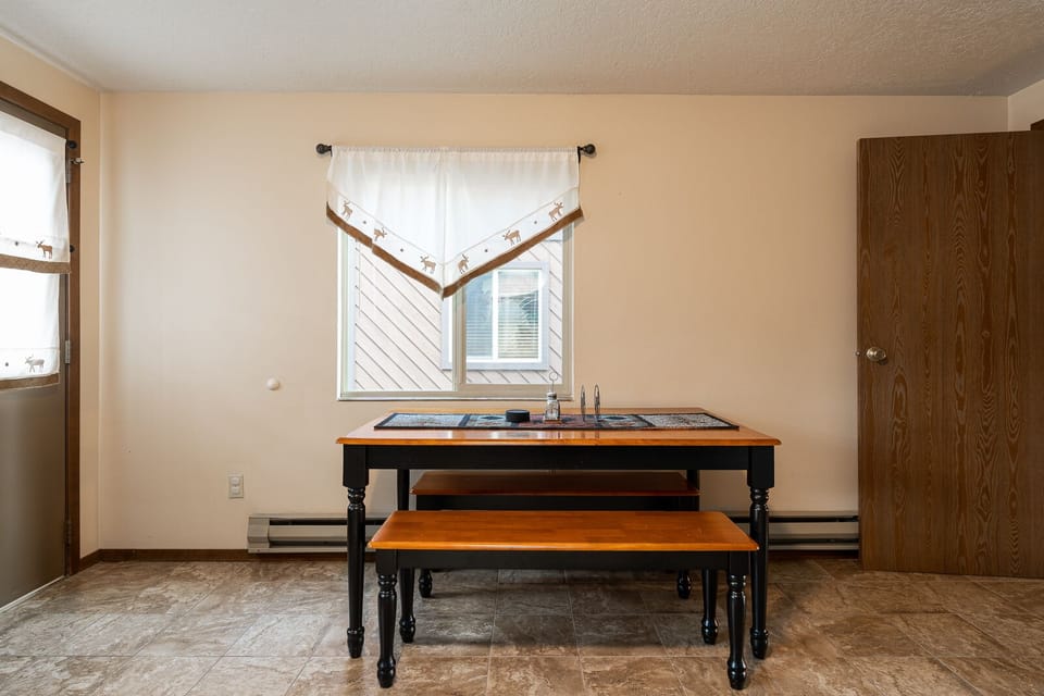 Townhome | Private kitchen | Full-size fridge, microwave, oven, stovetop