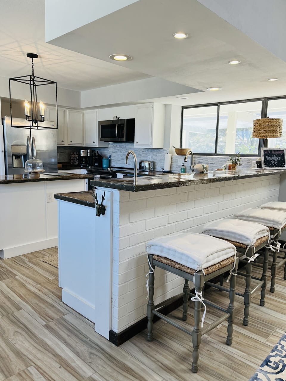 Bar into kitchen