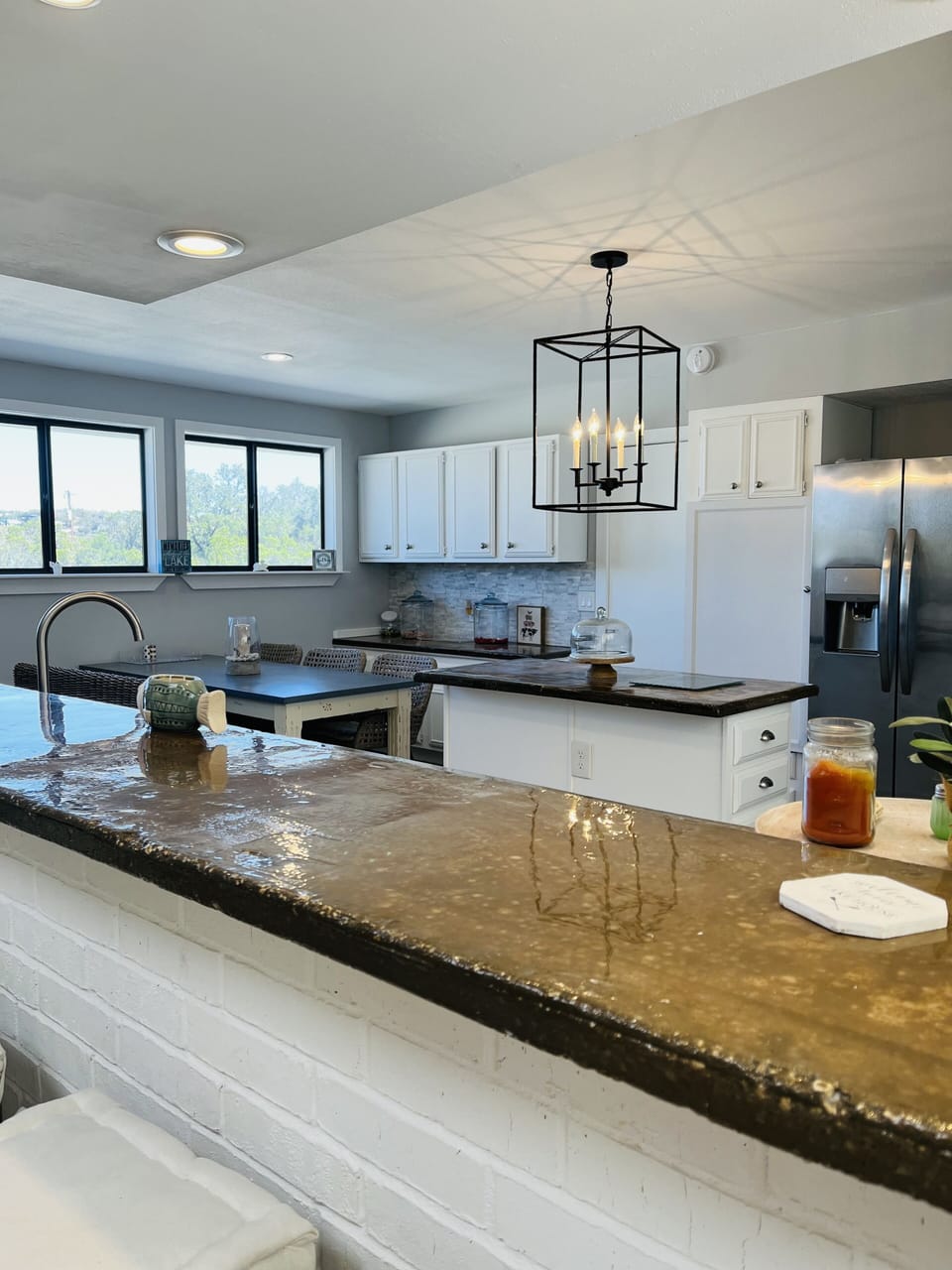 Full Kitchen - new appliances 
Microwave, Refrigerator, Oven, Stove, Dishwasher