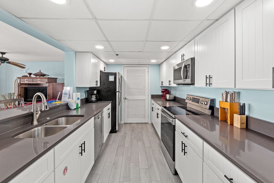 Condo, Multiple Beds, Hot Tub, Ocean View | Private kitchen | Coffee/tea maker