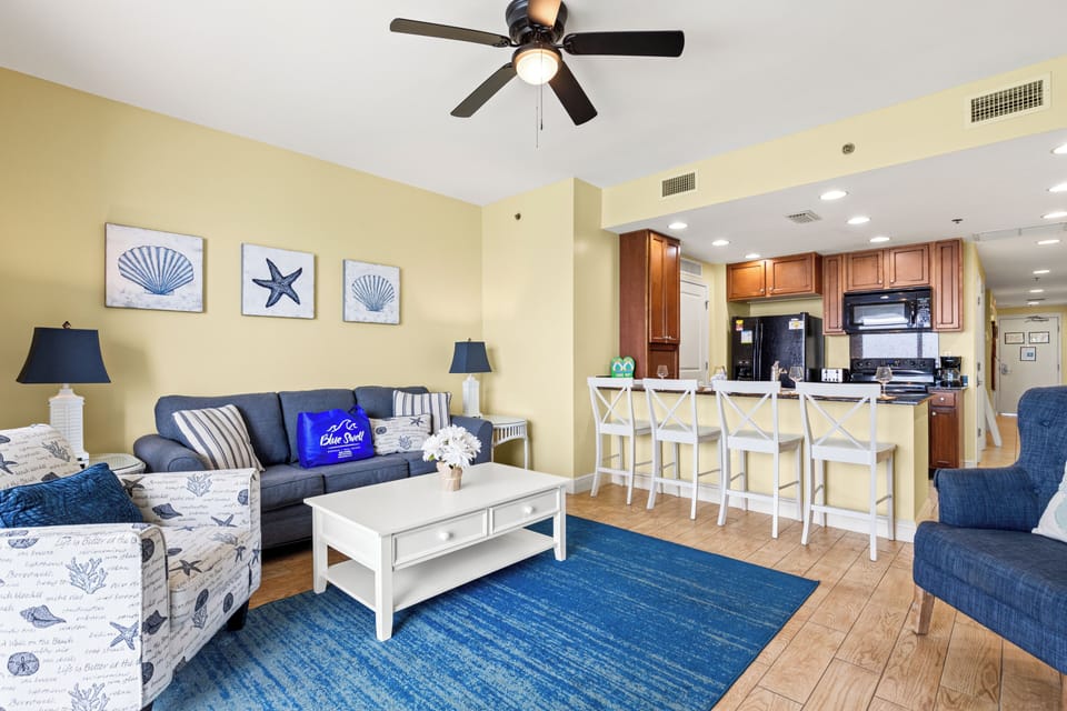 Condo, Multiple Beds, Hot Tub, Ocean View | Living area | 40-inch TV with digital channels