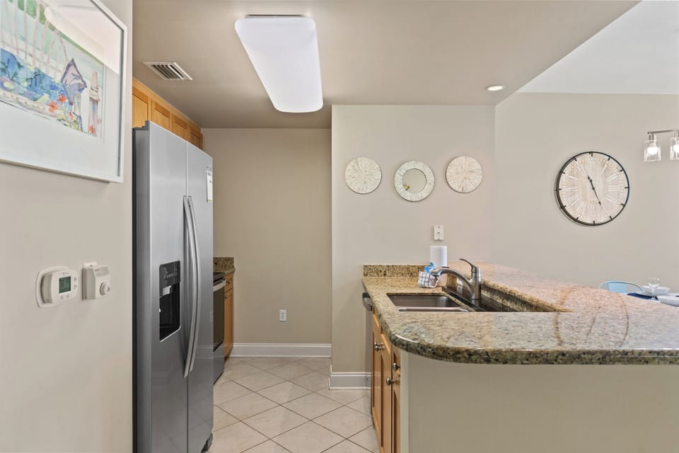 Condo, Multiple Beds, Balcony, Ocean View | Private kitchen | Fridge, microwave, oven, stovetop