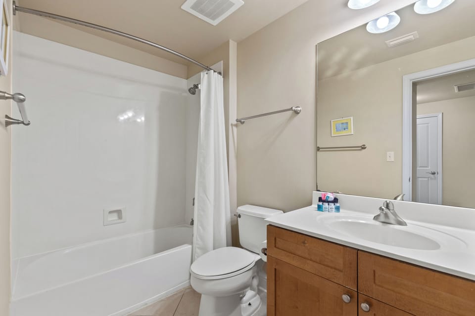 Beautiful 5th Floor Aqua Resort Unit With Direct Ocean Views, Sleeps 8! Apartment in Panama City Beach