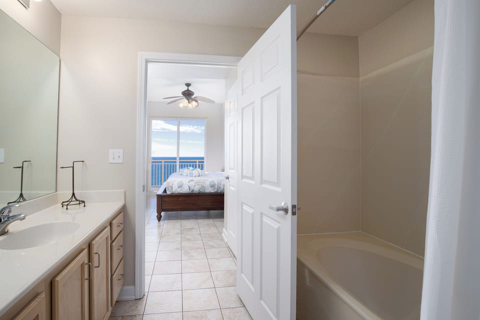 Penthouse! Beautiful Views! Newly Remodeled and Listed! Apartment in Panama City Beach