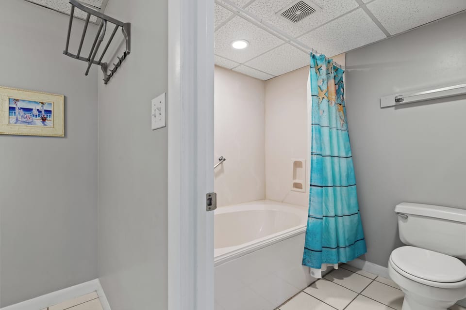 Amazing Views! Recently Updated! Family Friendly Unit! Resort Pools! Apartment in Long Beach
