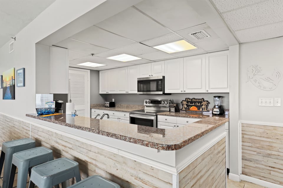 Condo, Multiple Beds, Ocean View (Long Beach Resort 2-901) | Private kitchen | Coffee/tea maker