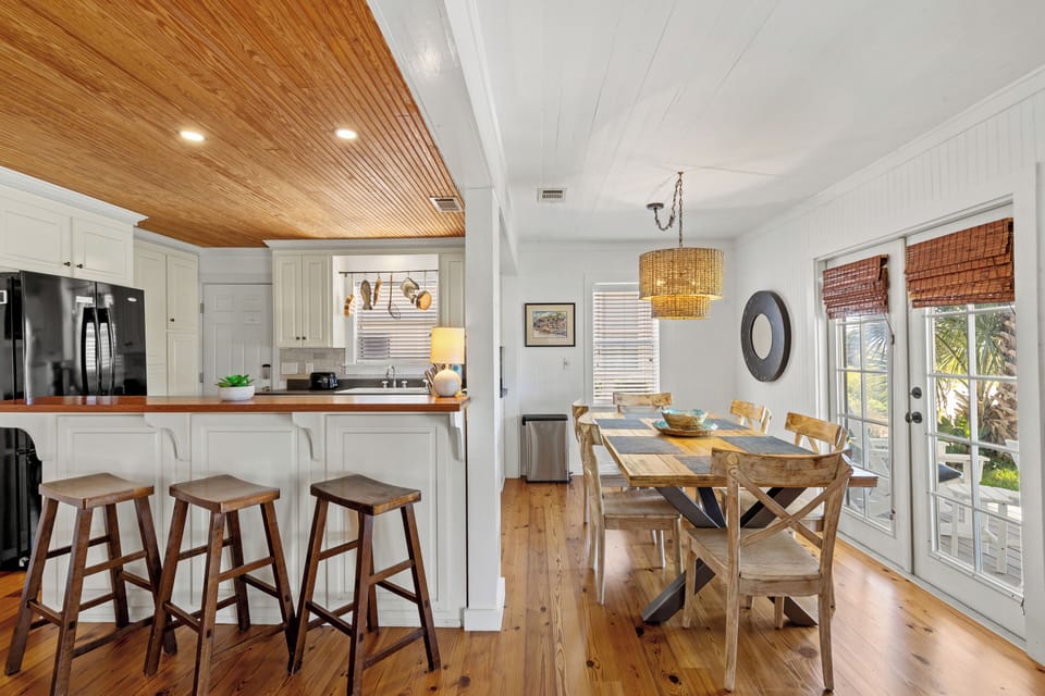 Cottage, Multiple Beds, Kitchen, Beach View | Dining