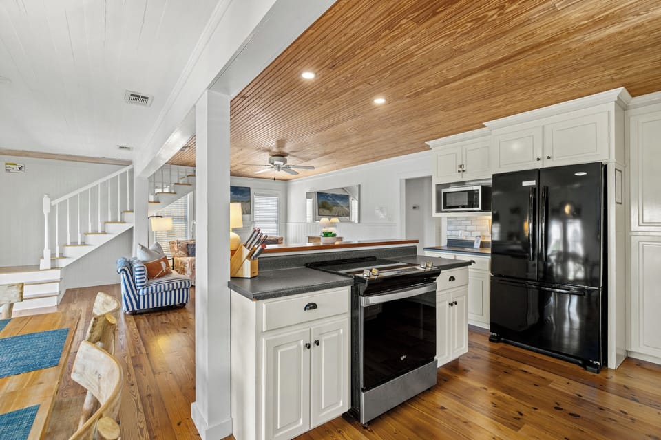 Cottage, Multiple Beds, Kitchen, Beach View | Private kitchen | Fridge, microwave, oven, stovetop