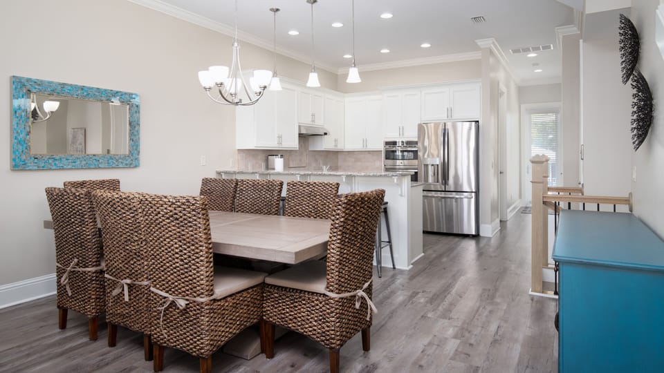House, Multiple Beds, Balcony, Ocean View (21014 Front Beach Rd #A) | Dining