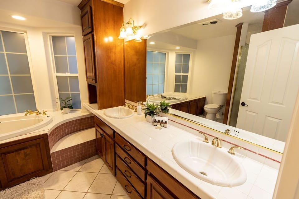 Master Bath with Jetted Soaking Tub
