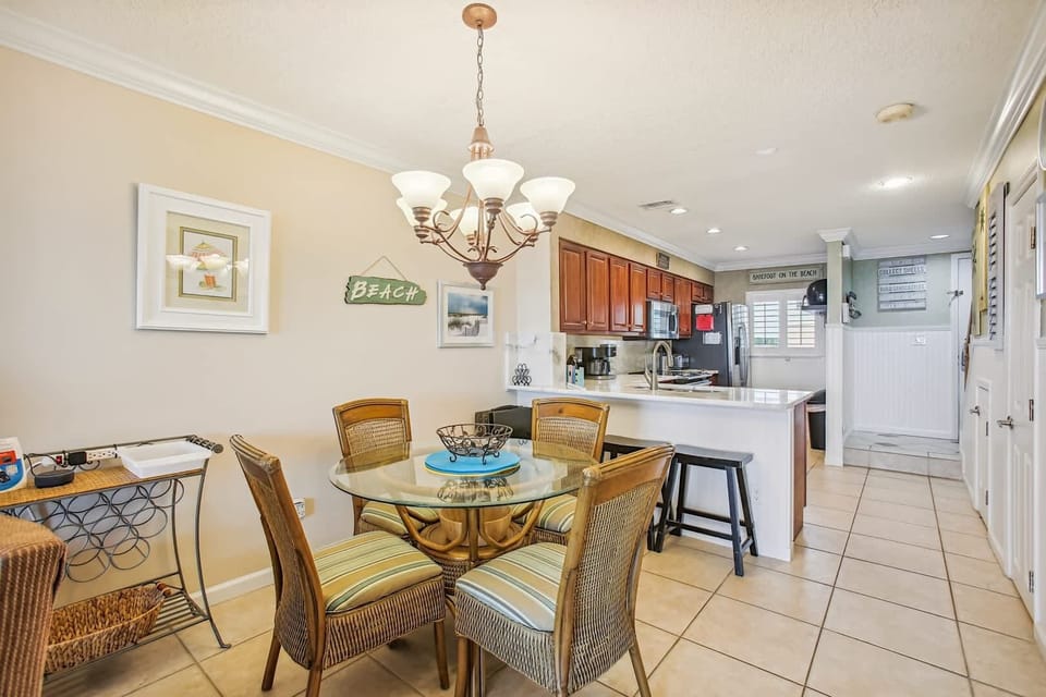 - Cozy dining space with seating for four and coastal style décor  
- Brightly lit area connects to kitchen and living with ocean view  
- Ideal for enjoying breakfast, lunch, or dinner during your stay
