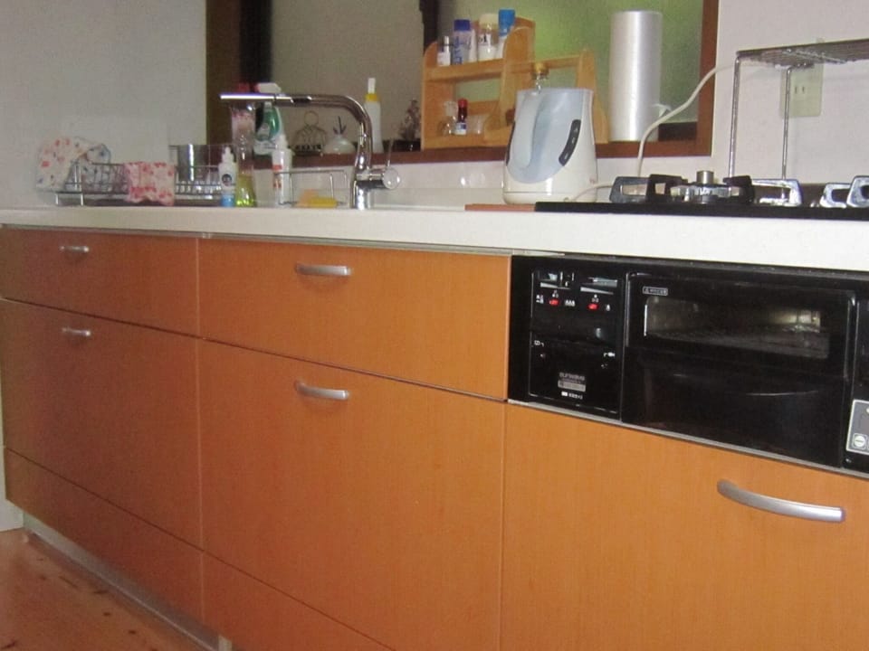 There is also a shared full kitchen.