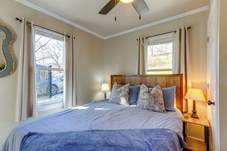 Bedroom | Queen Bed