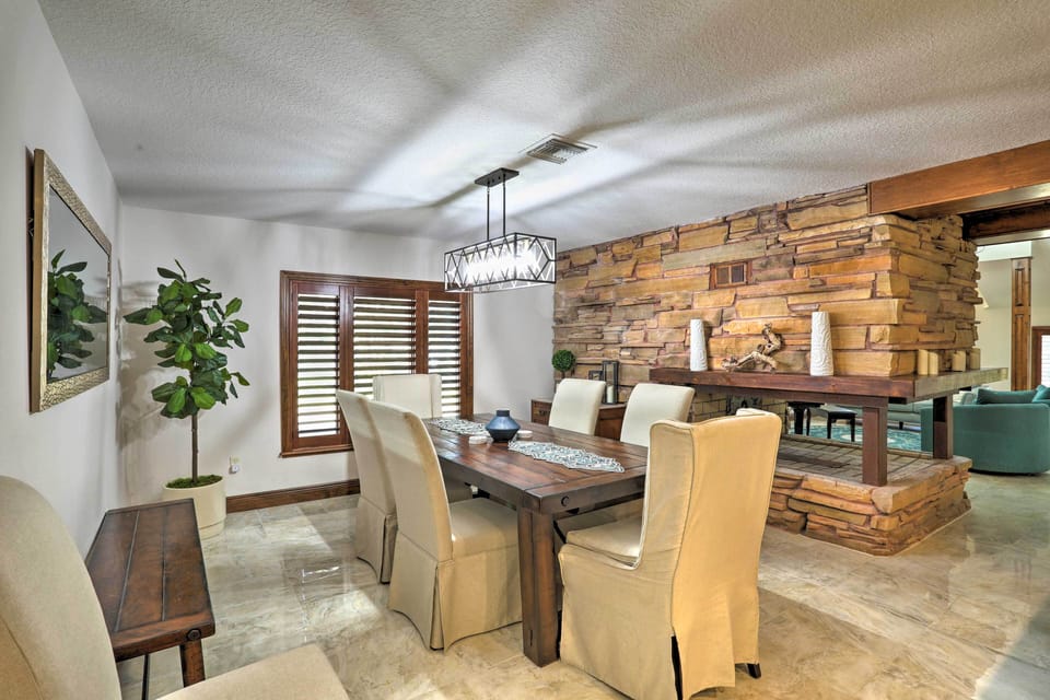 Dining Room | Dishware/Flatware Provided