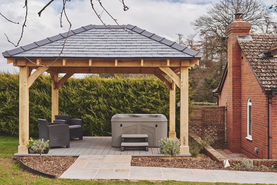 The hot tub at Kingfisher Cottage, Welsh Borders