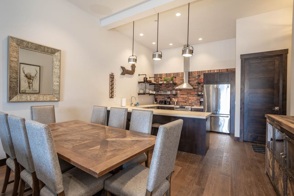 Gather round for dinner | Main Level