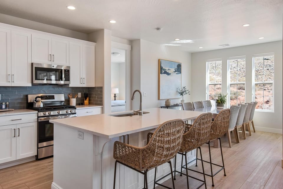 Townhome, 5 Bedrooms | Private kitchen | Fridge, oven, coffee/tea maker, toaster