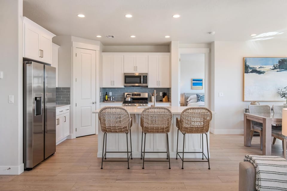 Townhome, 5 Bedrooms | Private kitchen | Fridge, oven, coffee/tea maker, toaster