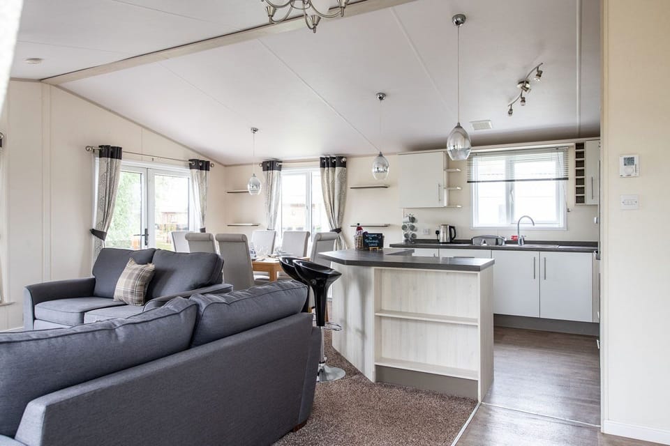 Indulgent 7 Berth Lodge Pet Free | Living area | 26-inch flat-screen TV with digital channels, TV