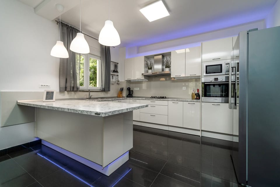 A fully equipped kitchen with all modern guest needs (dishwasher, microwave oven, toaster, kettle, coffee machine...and more)