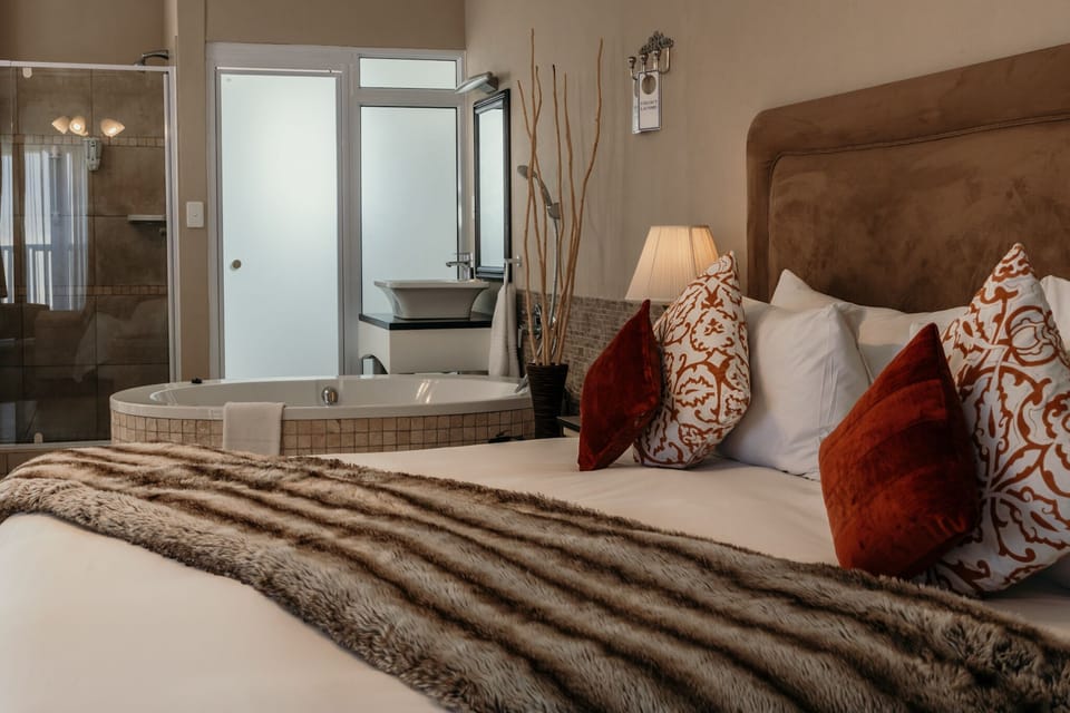 Junior Twin Room, 2 Twin Beds, Bathtub, Sea View | Minibar, in-room safe, laptop workspace, WiFi (free)