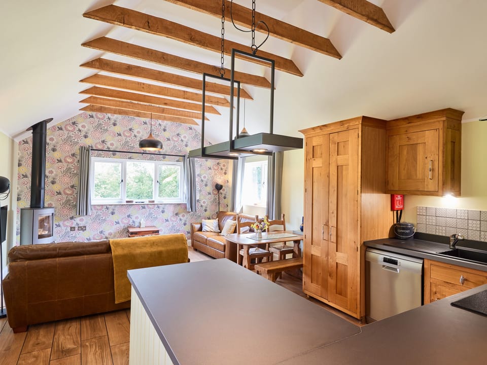 Cottage | Private kitchen | Fridge, microwave, dishwasher, electric kettle