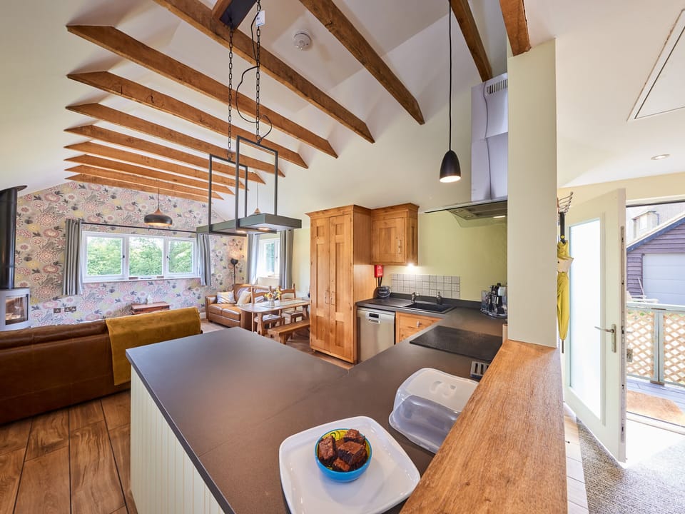 Cottage | Private kitchen | Fridge, microwave, dishwasher, electric kettle