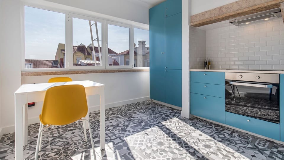An inviting sun filled kitchen.
#naturallight #kitchen #portugal #pt #lisbon