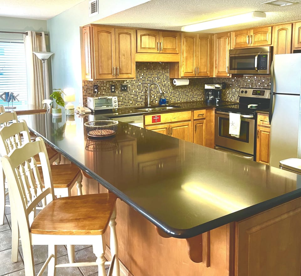 Kitchen well equipped. 